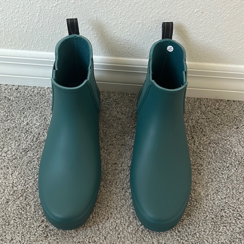 BRAND NEW HUNTER SHORT RAIN BOOTS SIZE 8